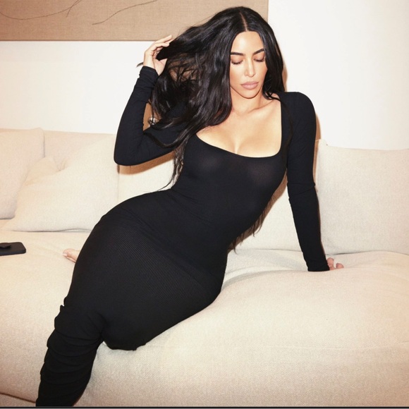 SKIMS SOFT LOUNGE LONG SLEEVE DRESS ‘ONYX’ - Picture 13 of 15